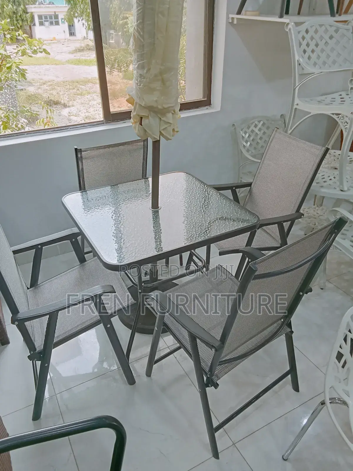 Fordable Chair With Centre Table