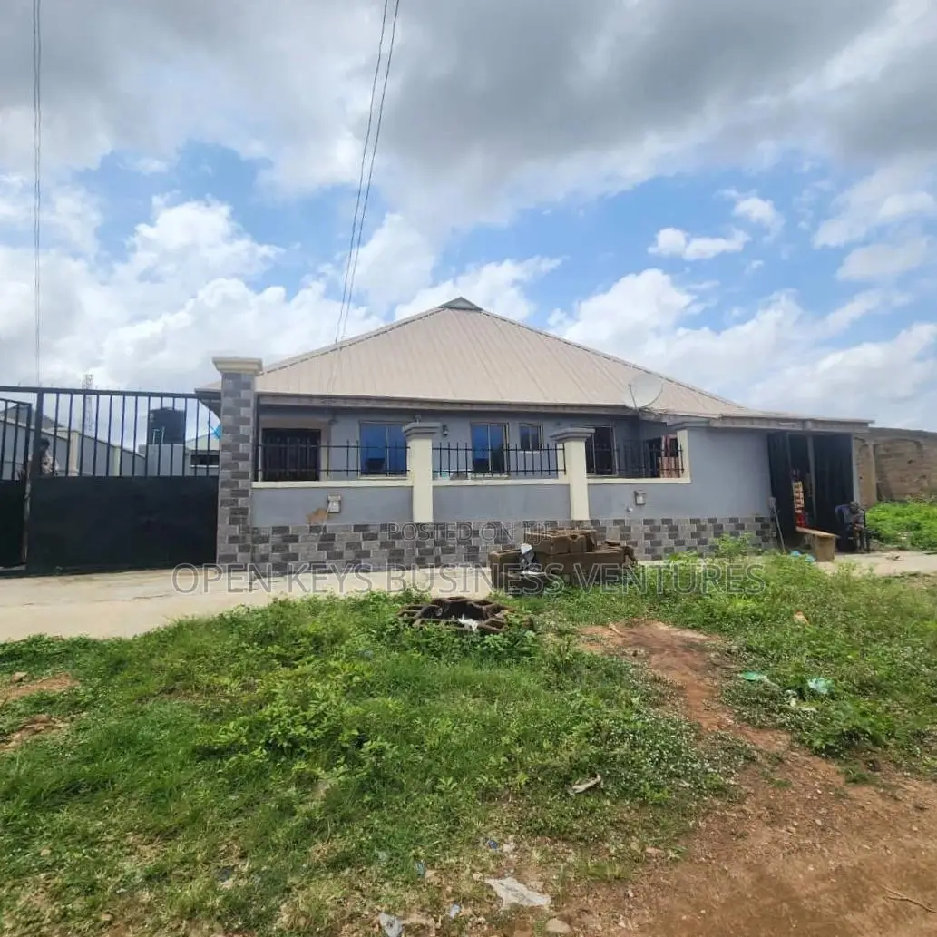2bdrm Bungalow in Iyana Agbala, Iwo Road for sale