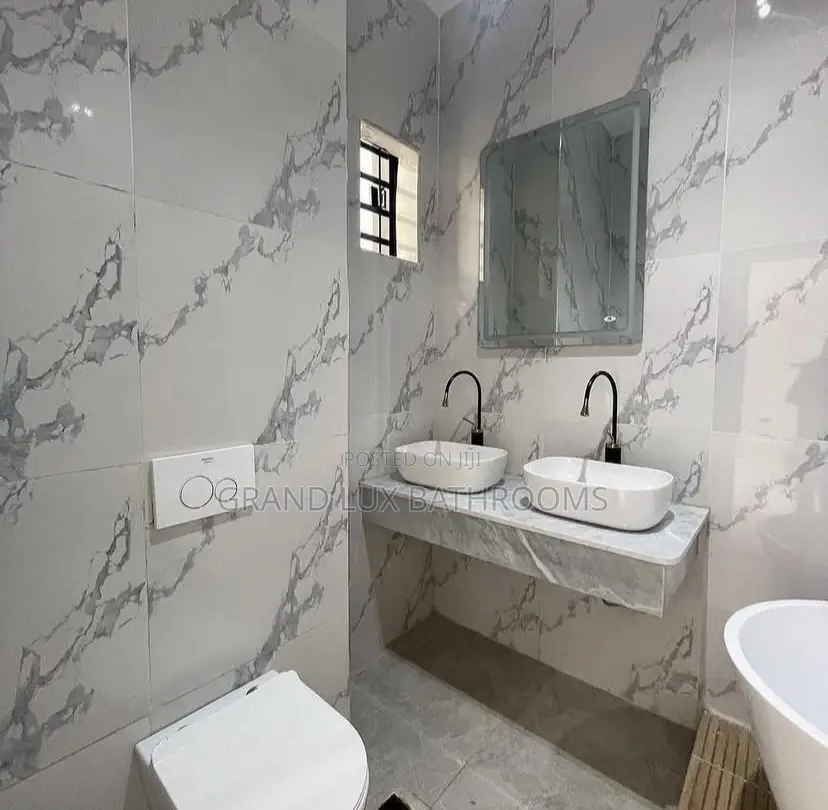 Luxury Wall Mounted Water Closet