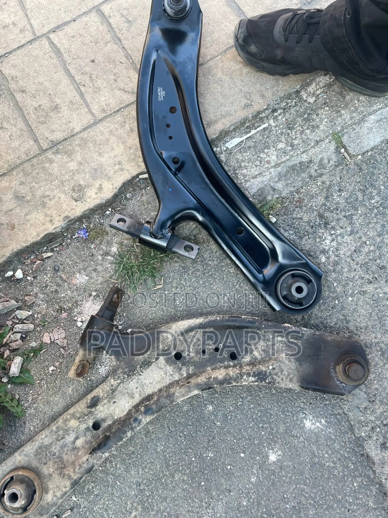 Nissan X-trail Lower Control Arm