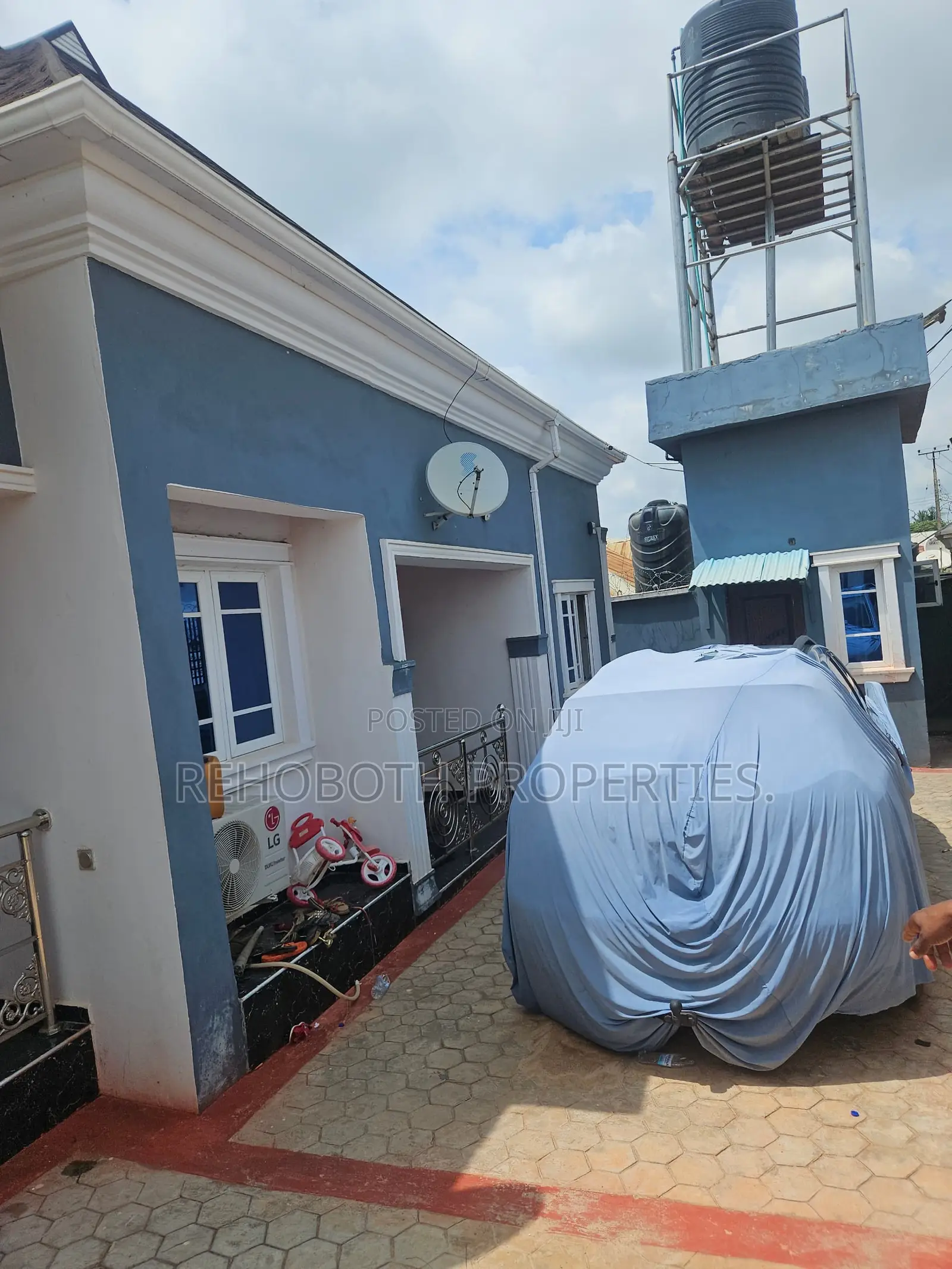 8bdrm Bungalow in Akogi Jankanta, Ibadan for sale