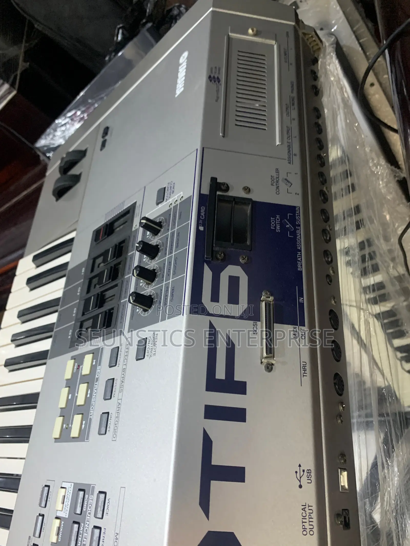 Quality Yamaha Motif 6 Workstation Keyboard/Piano
