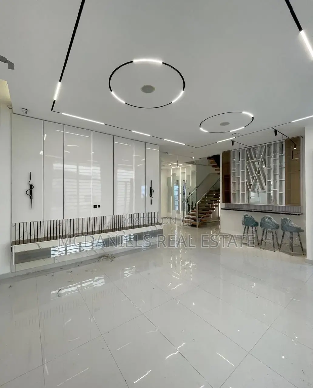 5bdrm Duplex in Idado for sale
