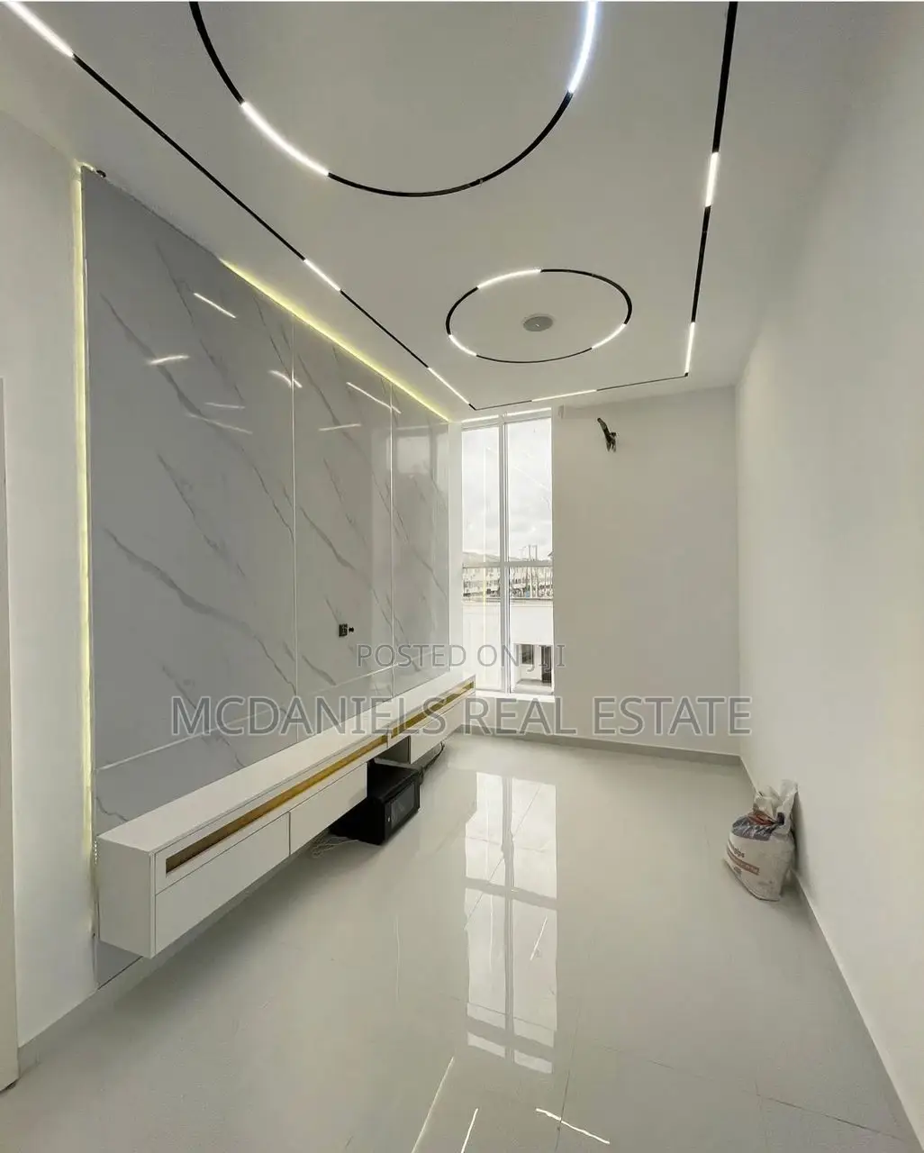 5bdrm Duplex in Idado for sale