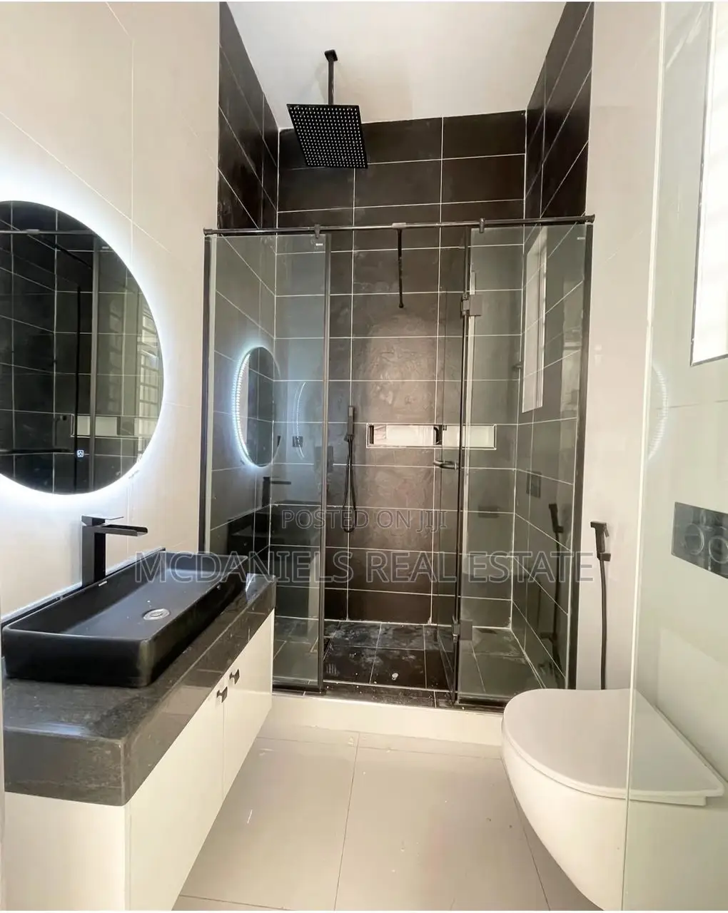 5bdrm Duplex in Idado for sale