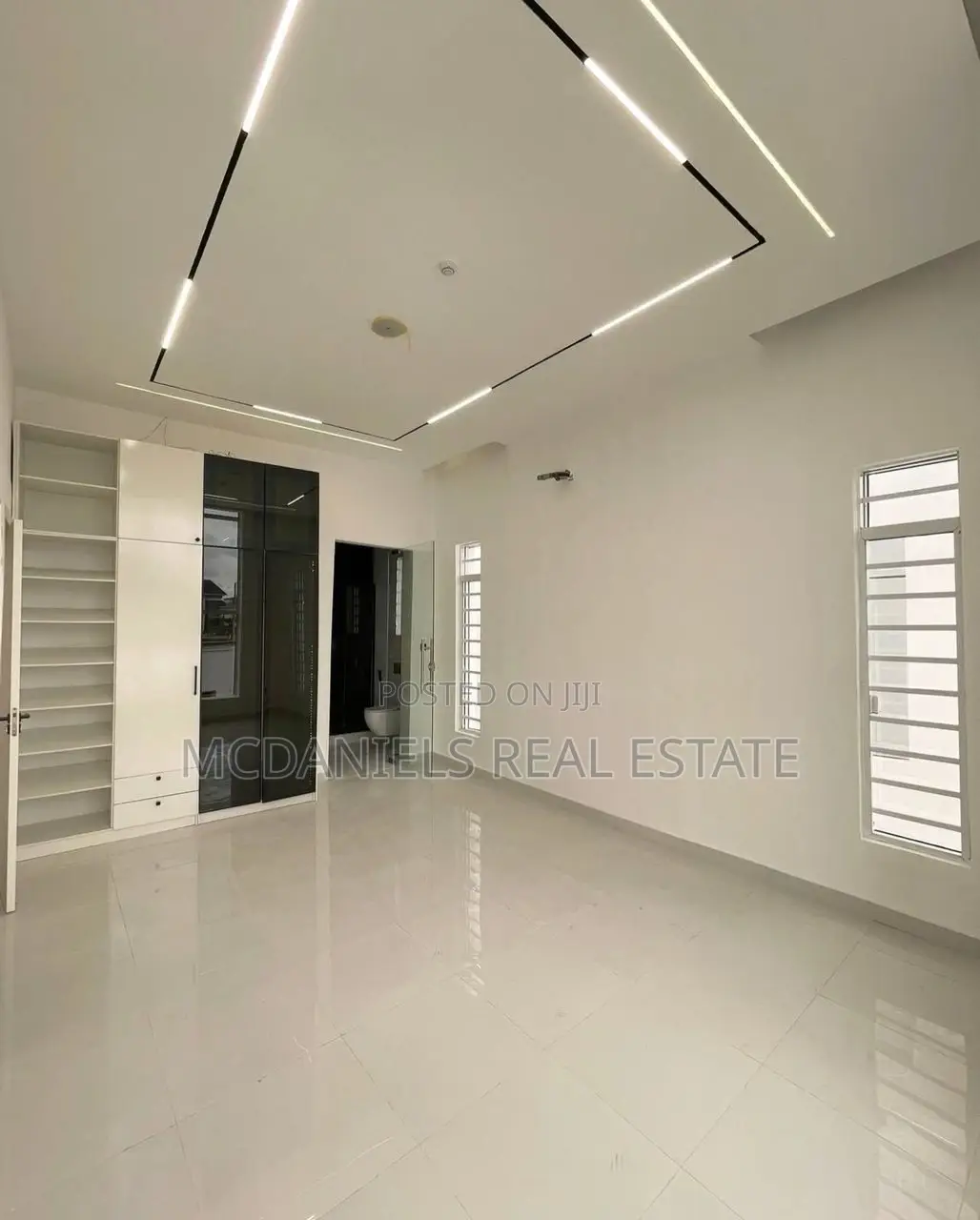 5bdrm Duplex in Idado for sale