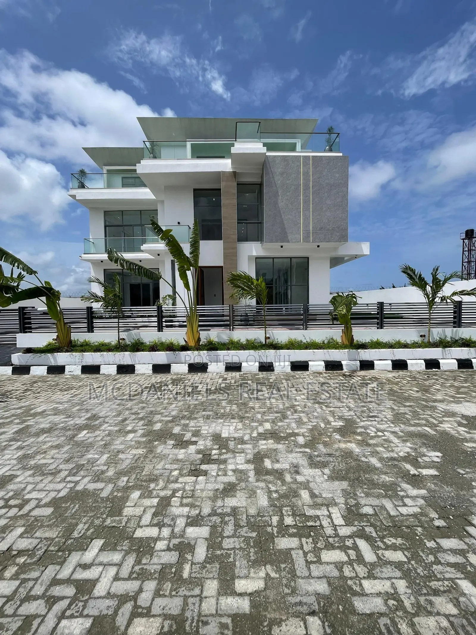 5bdrm Duplex in Osapa london for sale