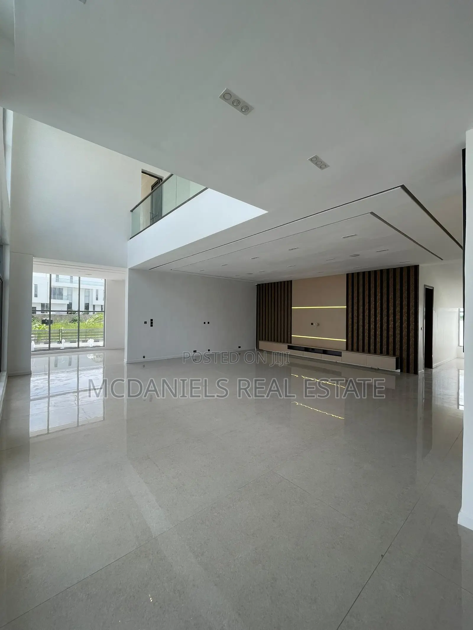 5bdrm Duplex in Osapa london for sale