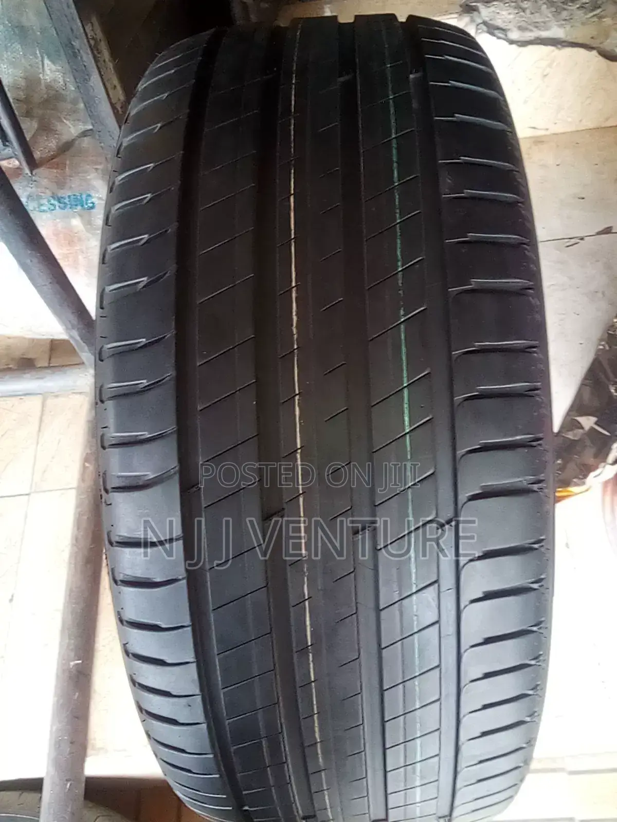 275 45 R20 and 235 55 R20 Michelin and Bridegstone Tyre Non China