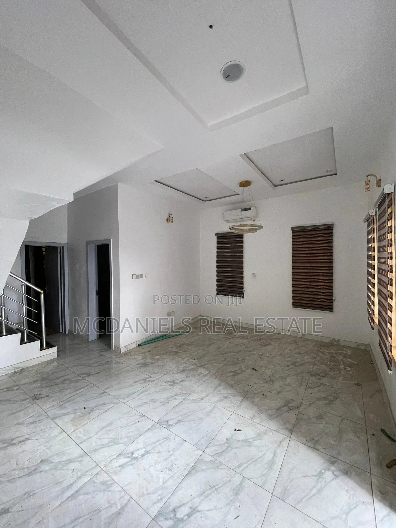 4bdrm Duplex in Chevron for sale