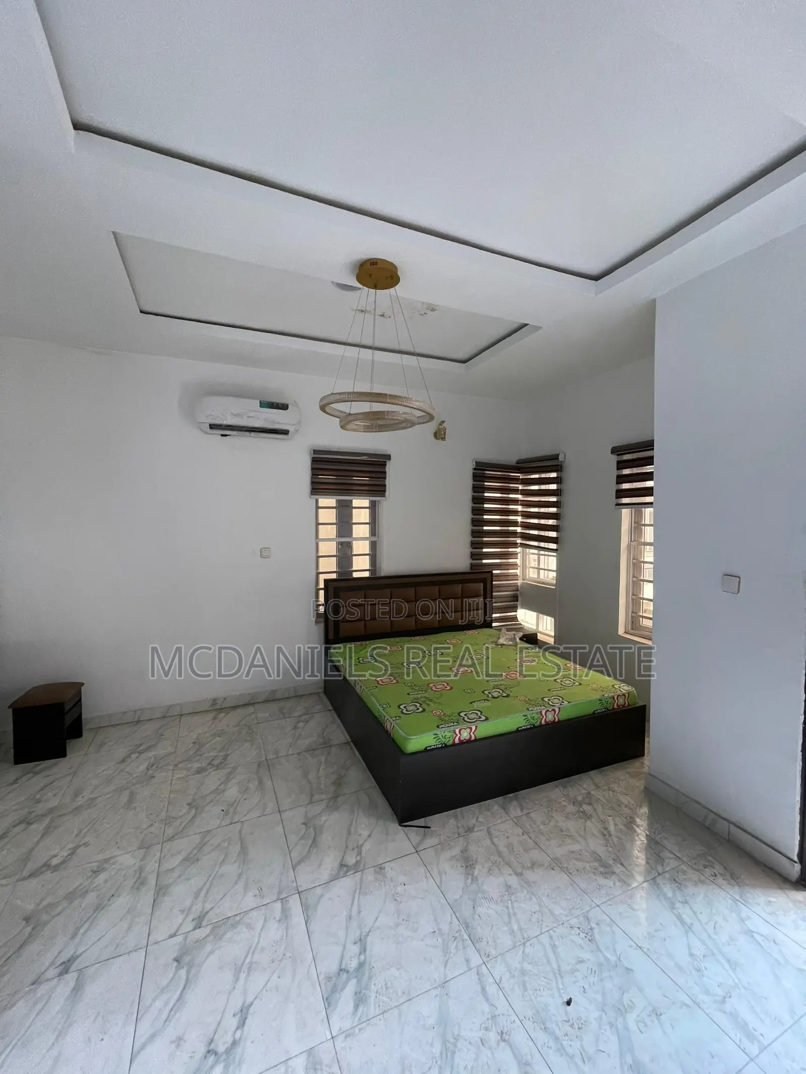 4bdrm Duplex in Chevron for sale