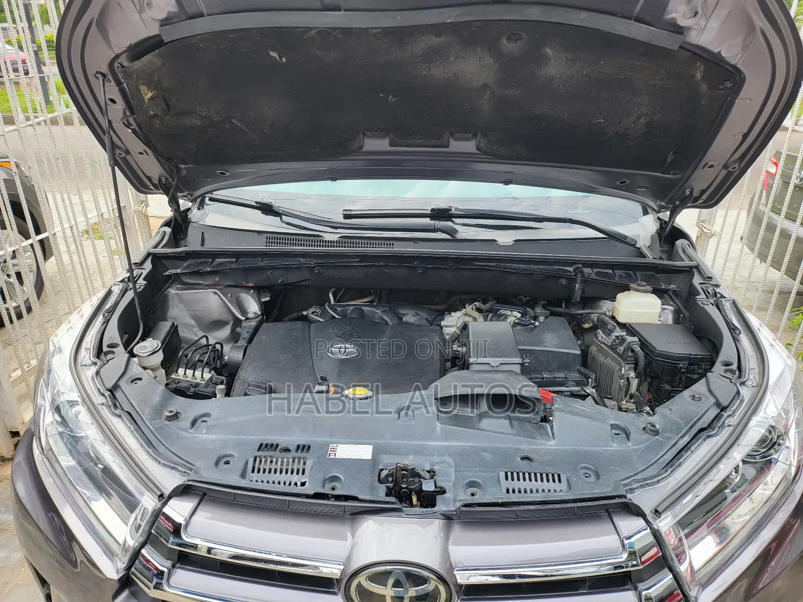Toyota Highlander XLE 4x4 V6 (3.5L 6cyl 8A) 2018 Gray