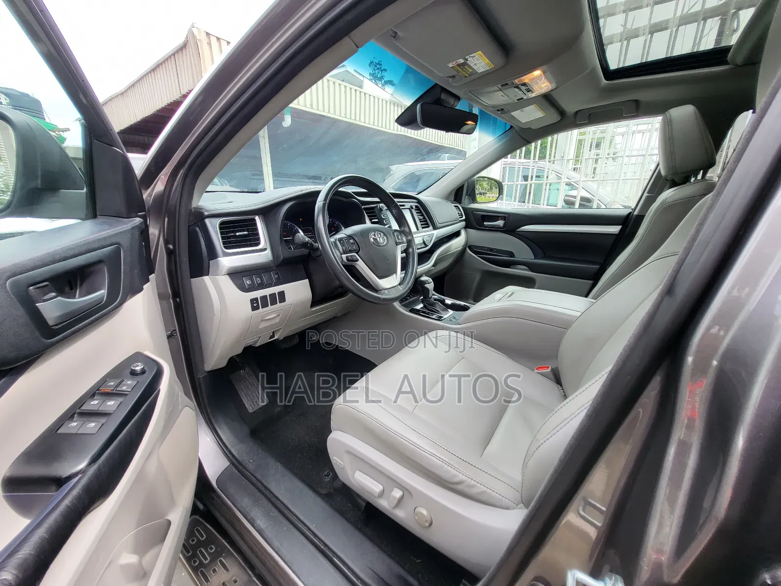 Toyota Highlander XLE 4x4 V6 (3.5L 6cyl 8A) 2018 Gray