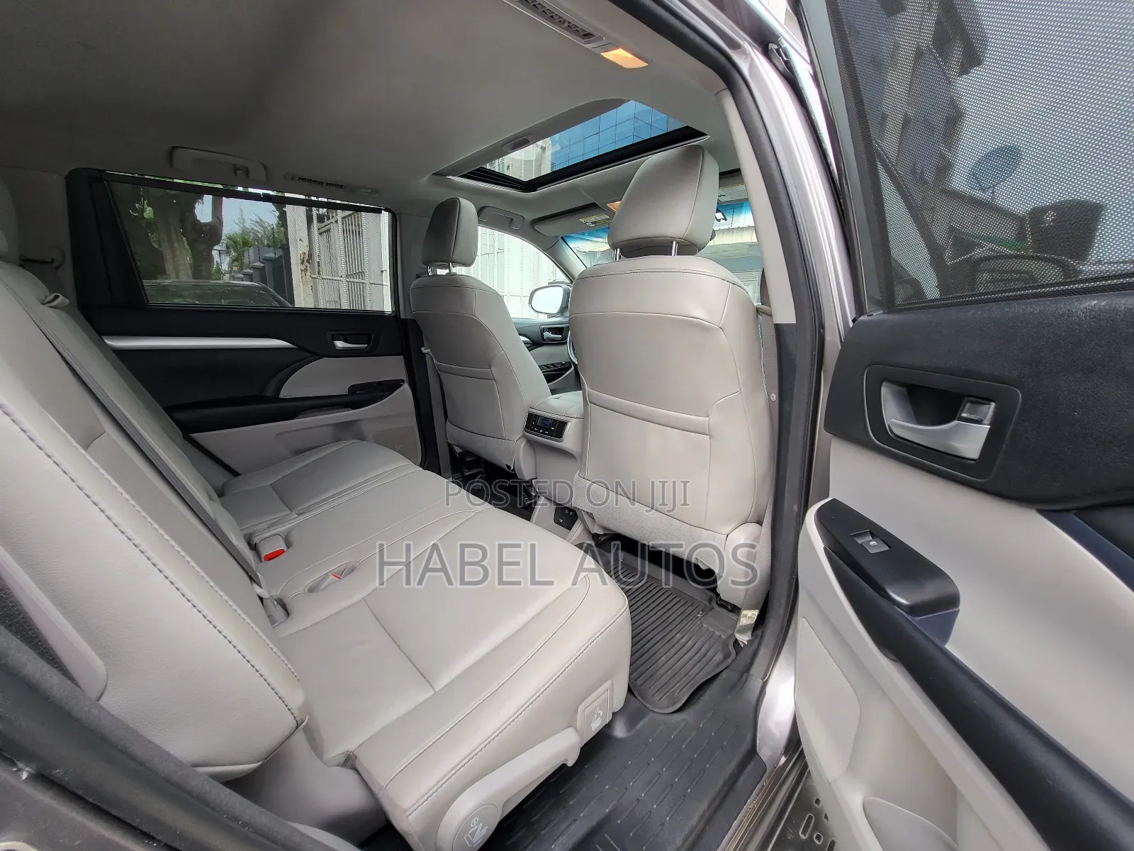 Toyota Highlander XLE 4x4 V6 (3.5L 6cyl 8A) 2018 Gray
