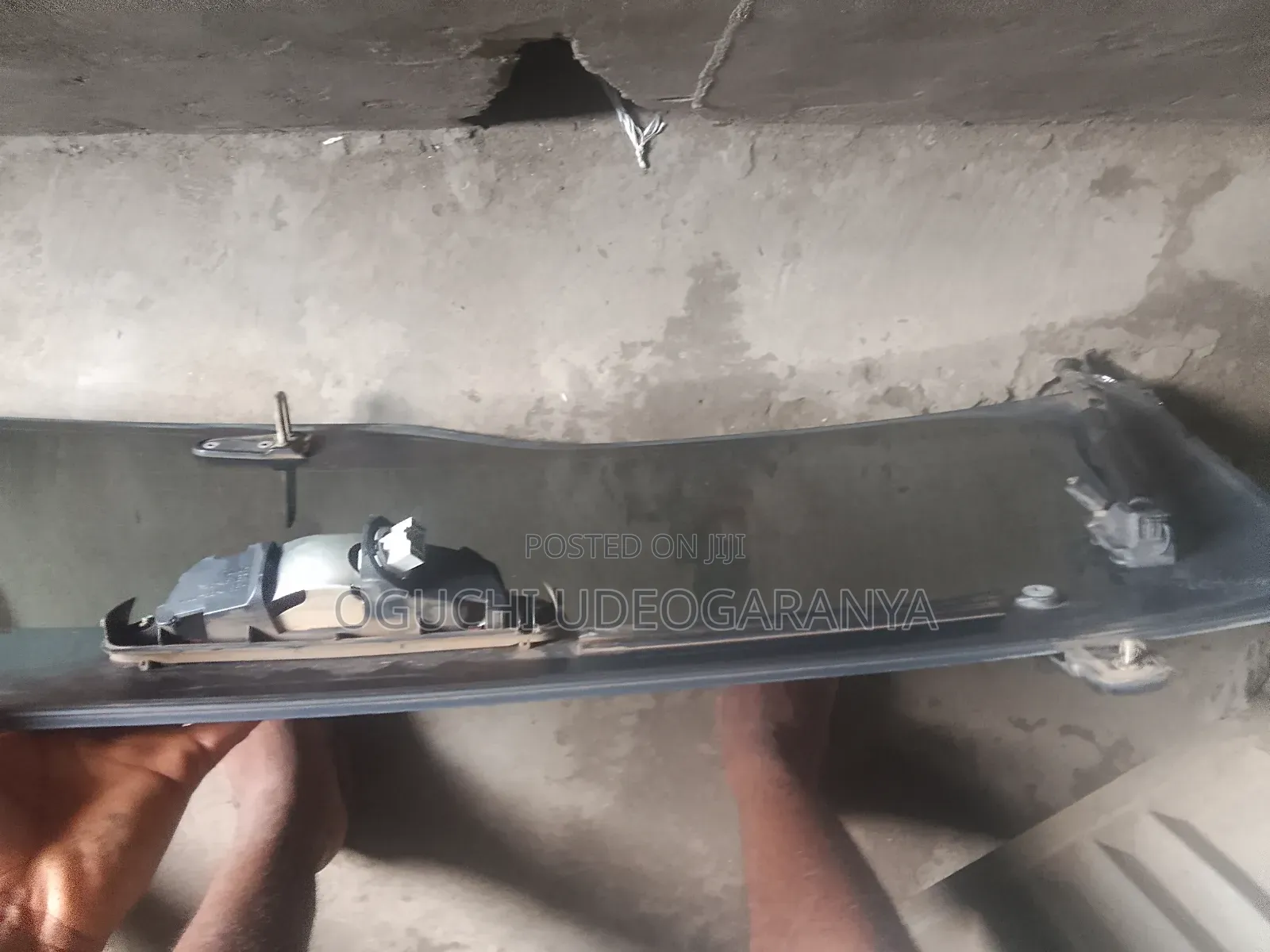 Door Glass for Cr v 2000 Model