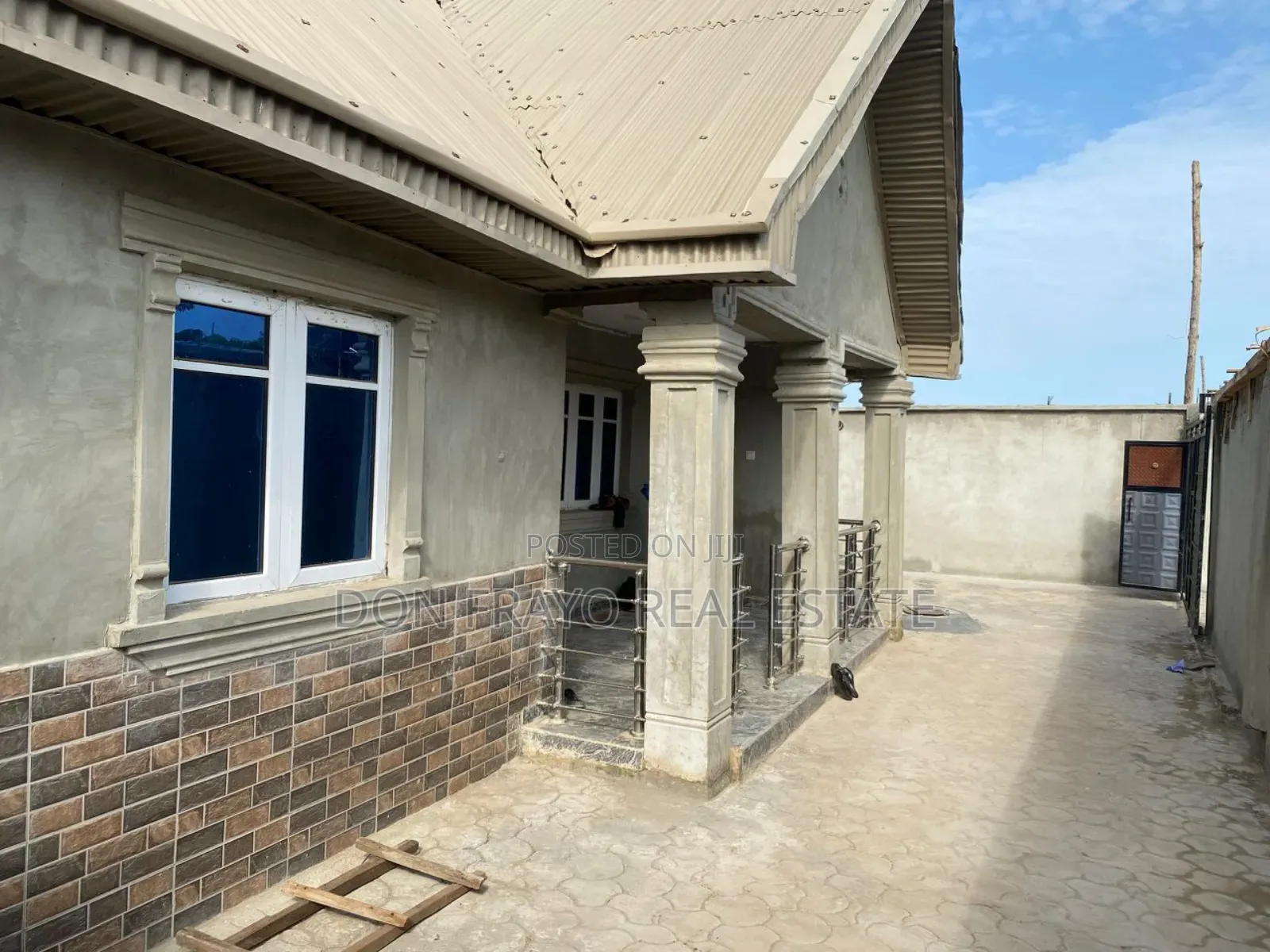 3bdrm Bungalow in Ayegun, Academy, Olomi for sale