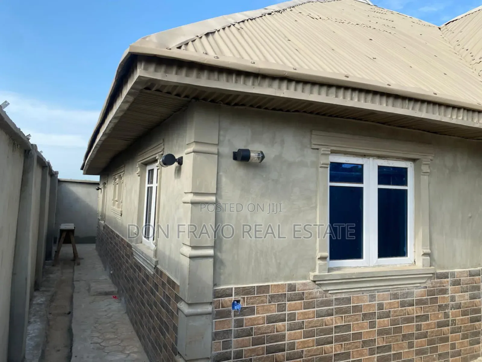 3bdrm Bungalow in Ayegun, Academy, Olomi for sale