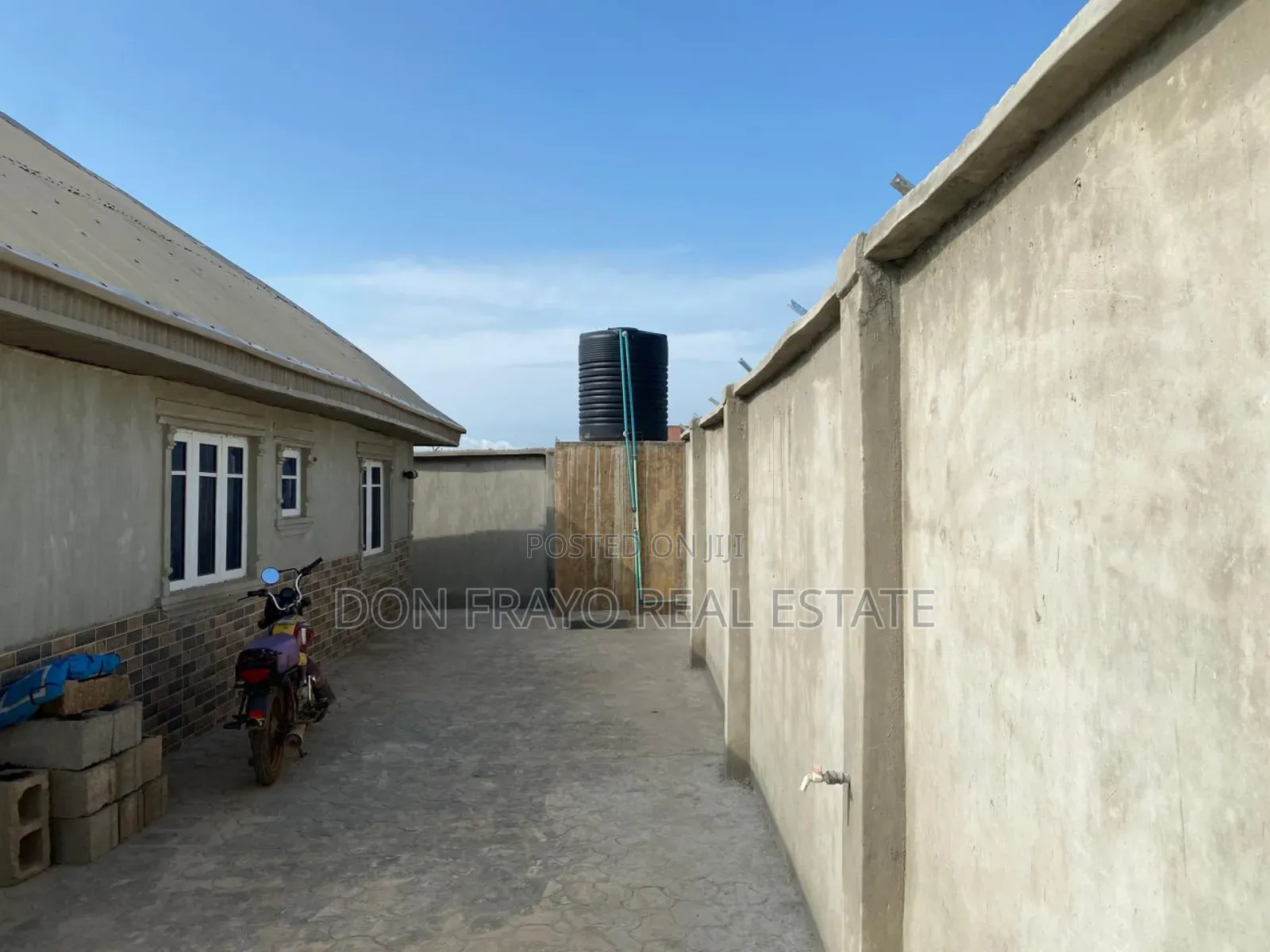 3bdrm Bungalow in Ayegun, Academy, Olomi for sale
