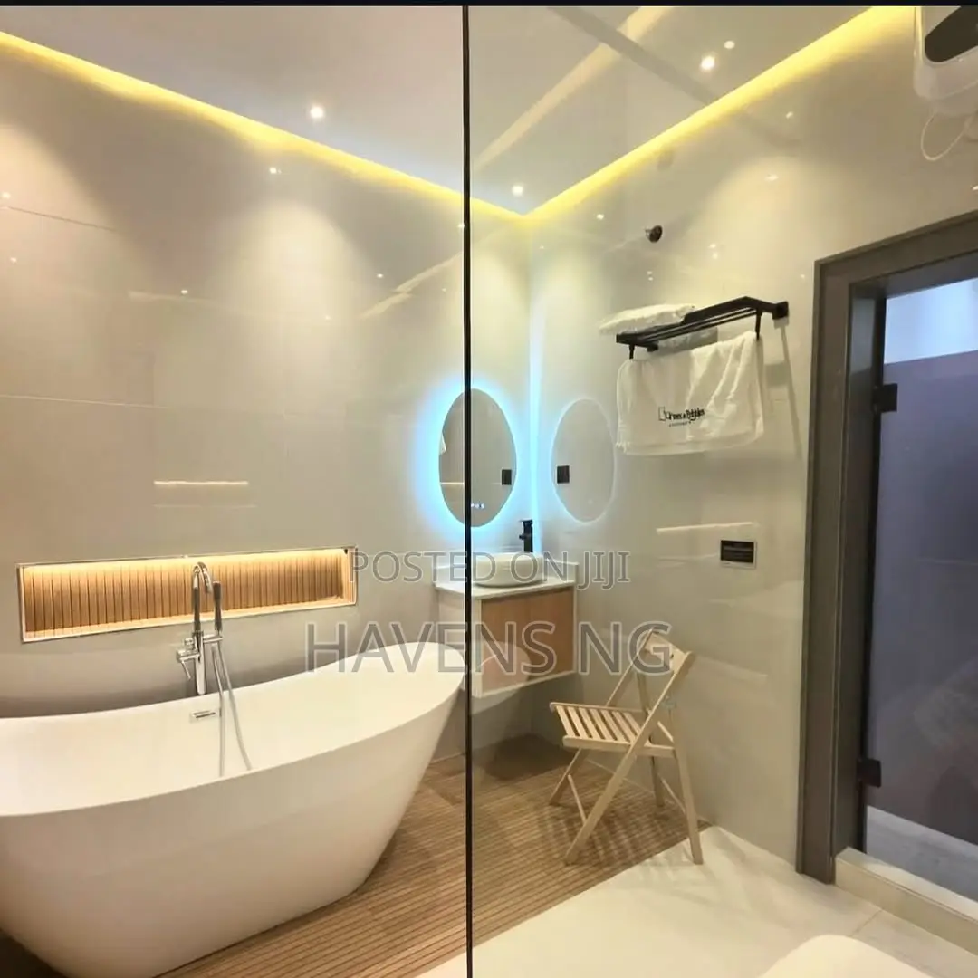 Luxurious Smart 1-Bedroom Apartment for Short Stays