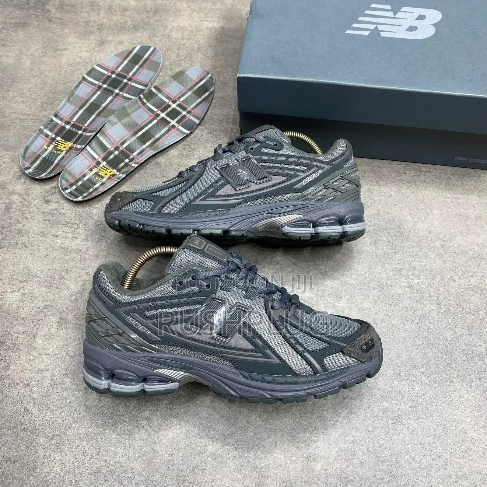 New Balance 1906r Grey Metallic Black Sneakers