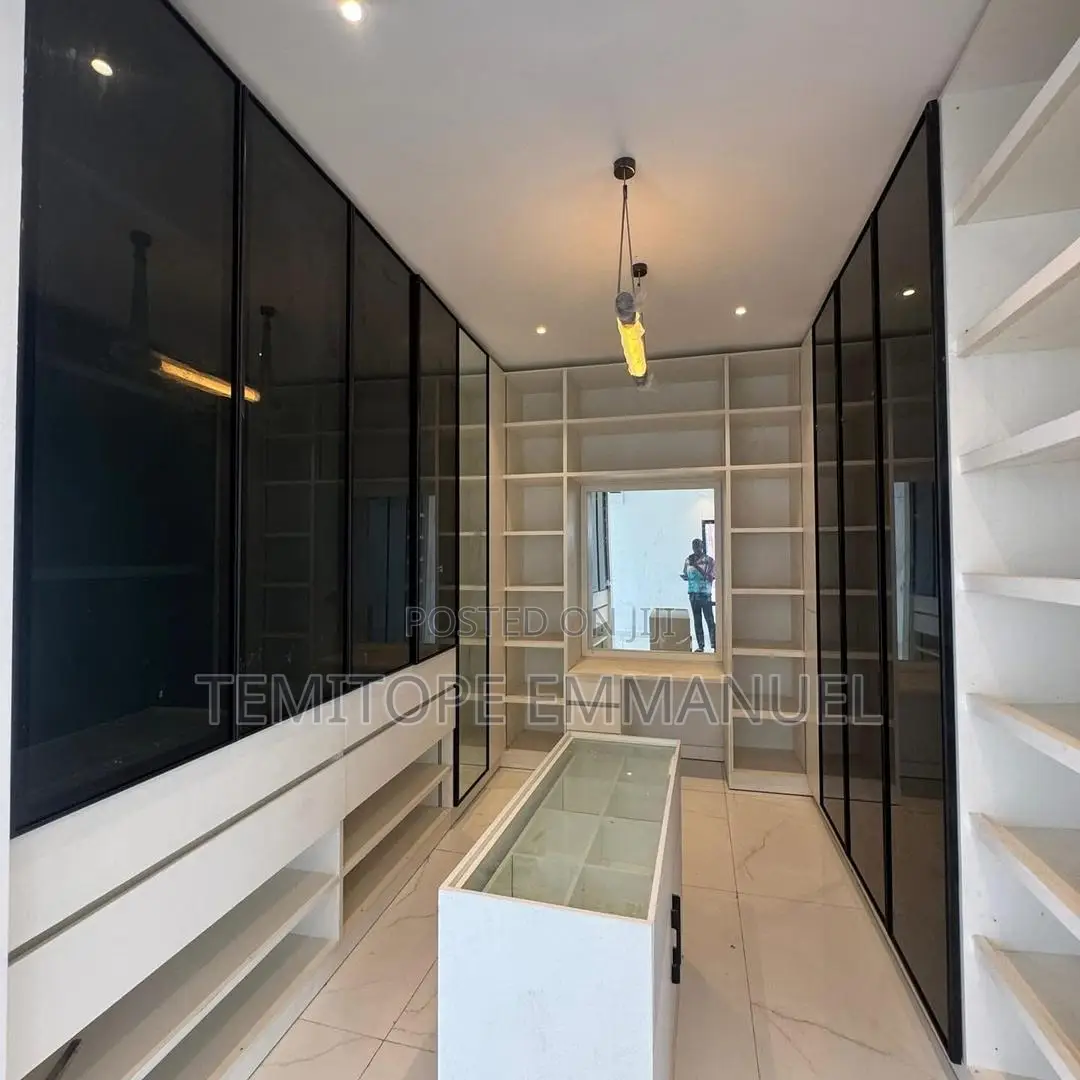Furnished 4bdrm Duplex in Phase 1 for sale