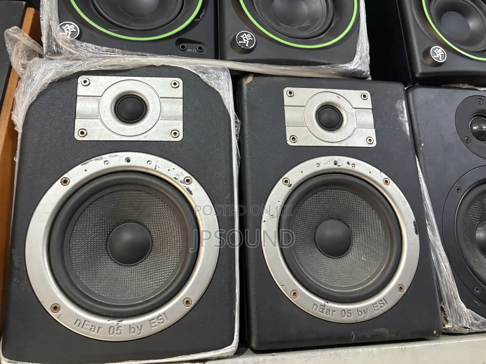 Near 5 London  Use Studio Monitor Speakers