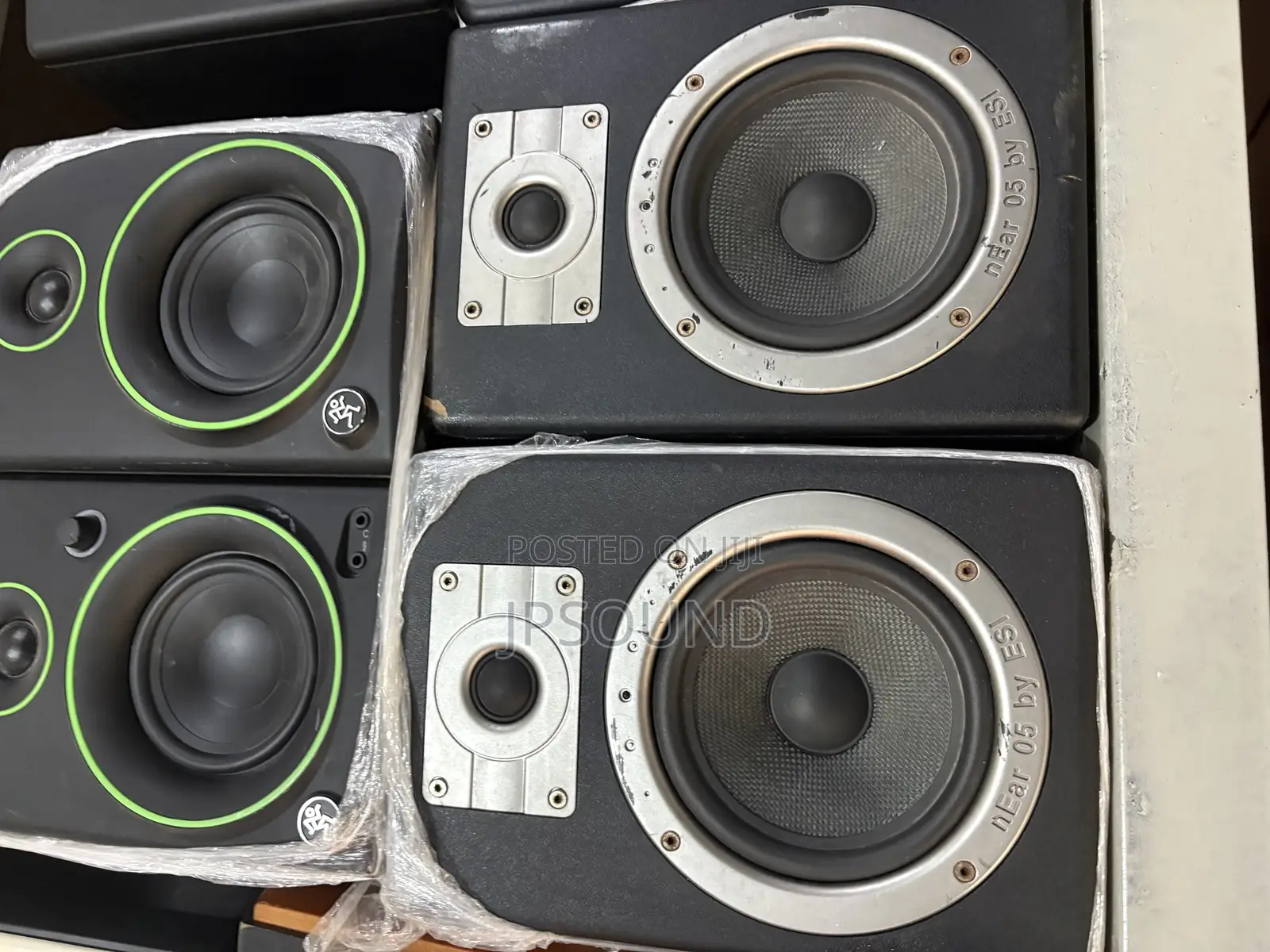 Near 5 London  Use Studio Monitor Speakers