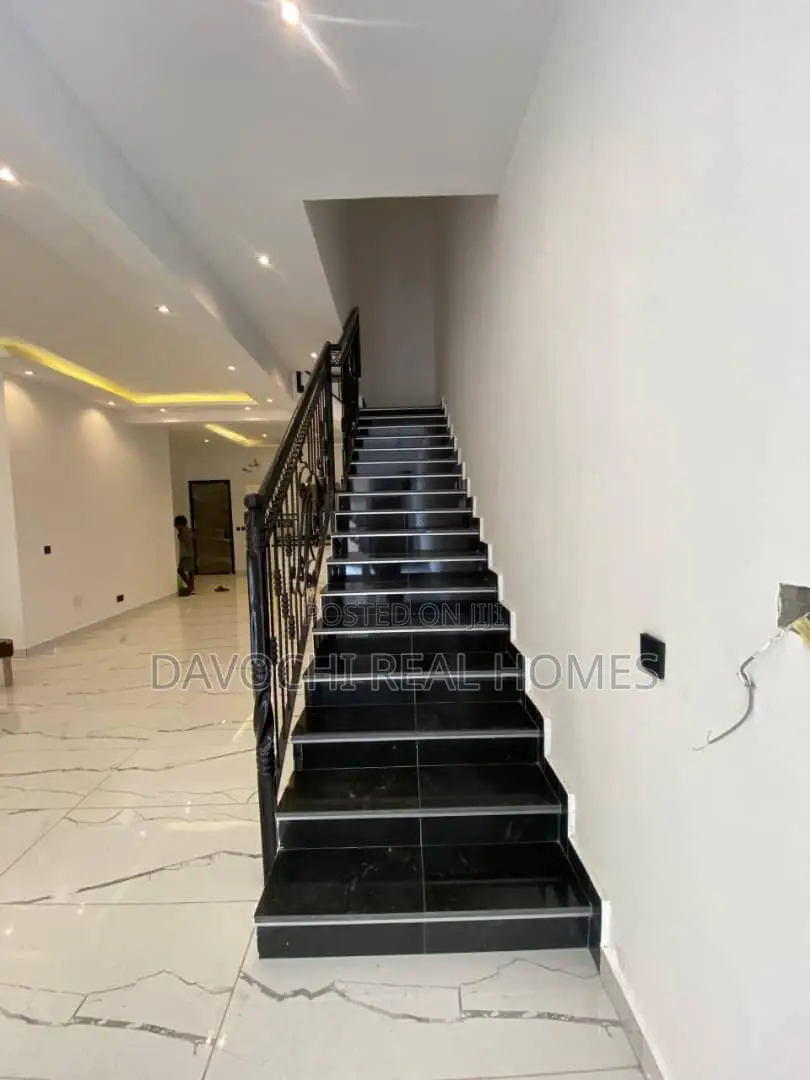 4bdrm Duplex in Lekki Phase1 for rent