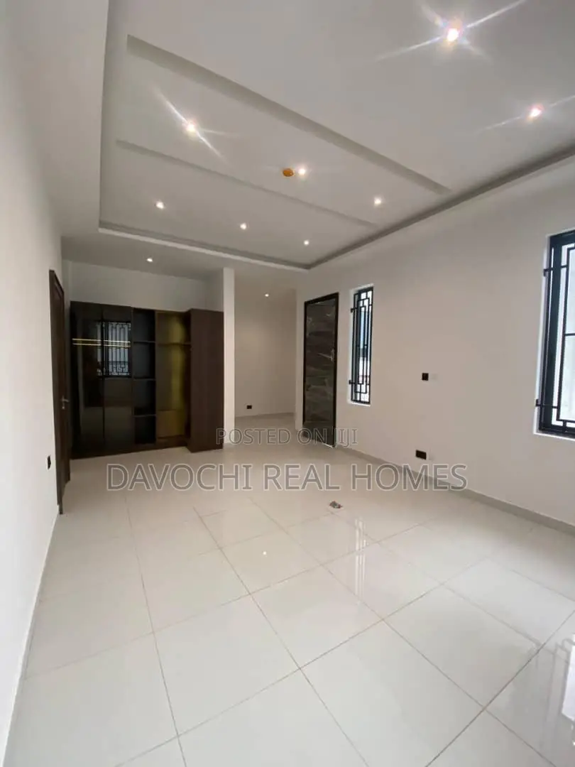 4bdrm Duplex in Lekki Phase1 for rent