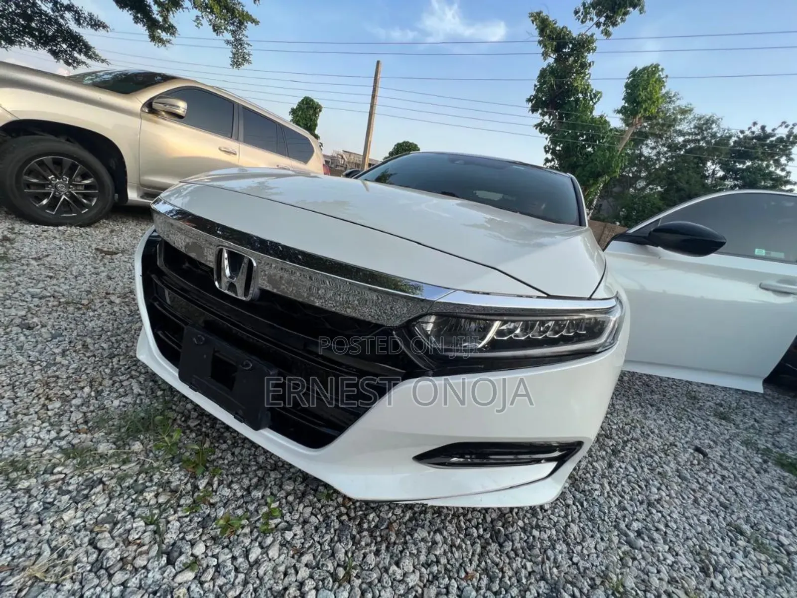 Toyota Camry SE (2.5L 4cyl 8A) 2019 White