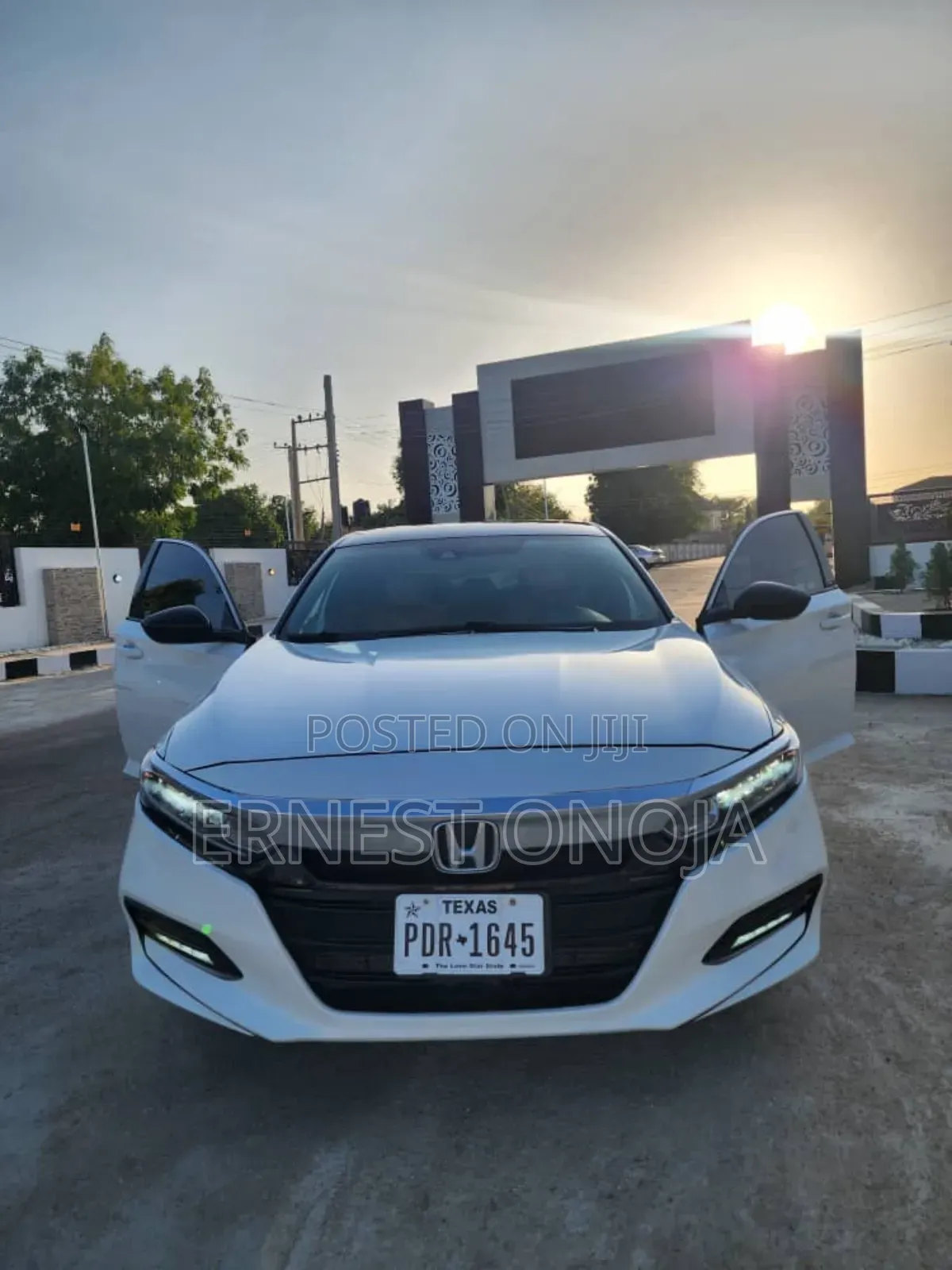 Toyota Camry SE (2.5L 4cyl 8A) 2019 White