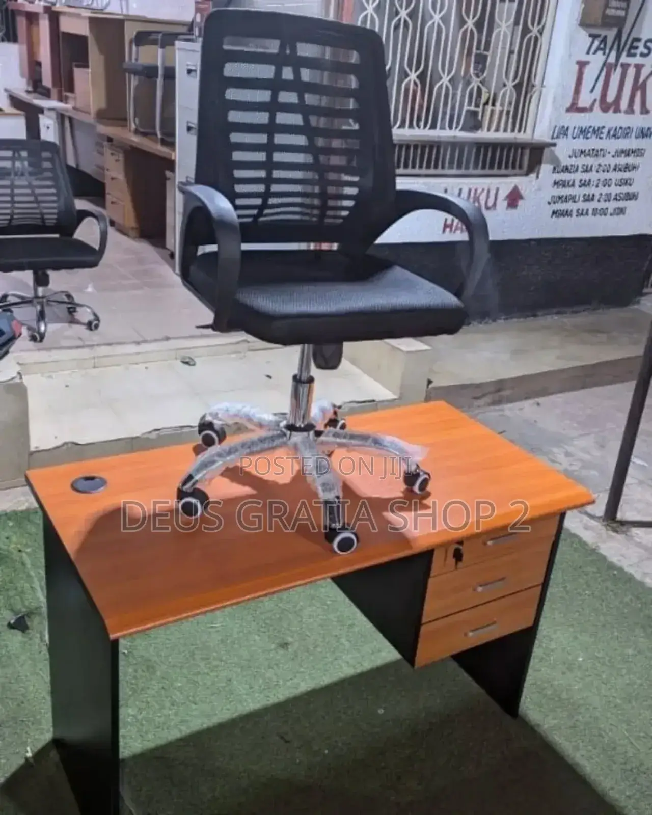 Office Chair With Table