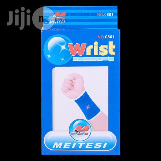 Meitisi Wrist Support Adjustable Fit Elastic