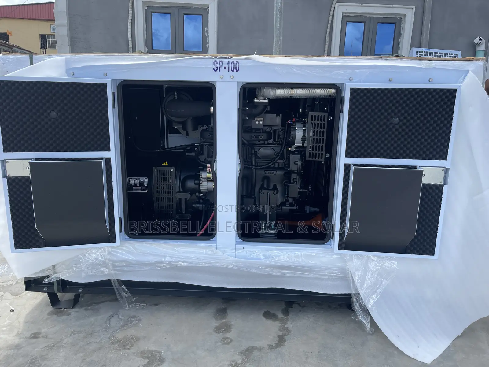 Original England Perkins Soundproof Diesel Generator 100kva