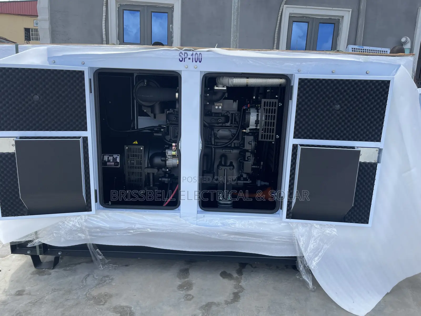 Original England Perkins Soundproof Diesel Generator 100kva
