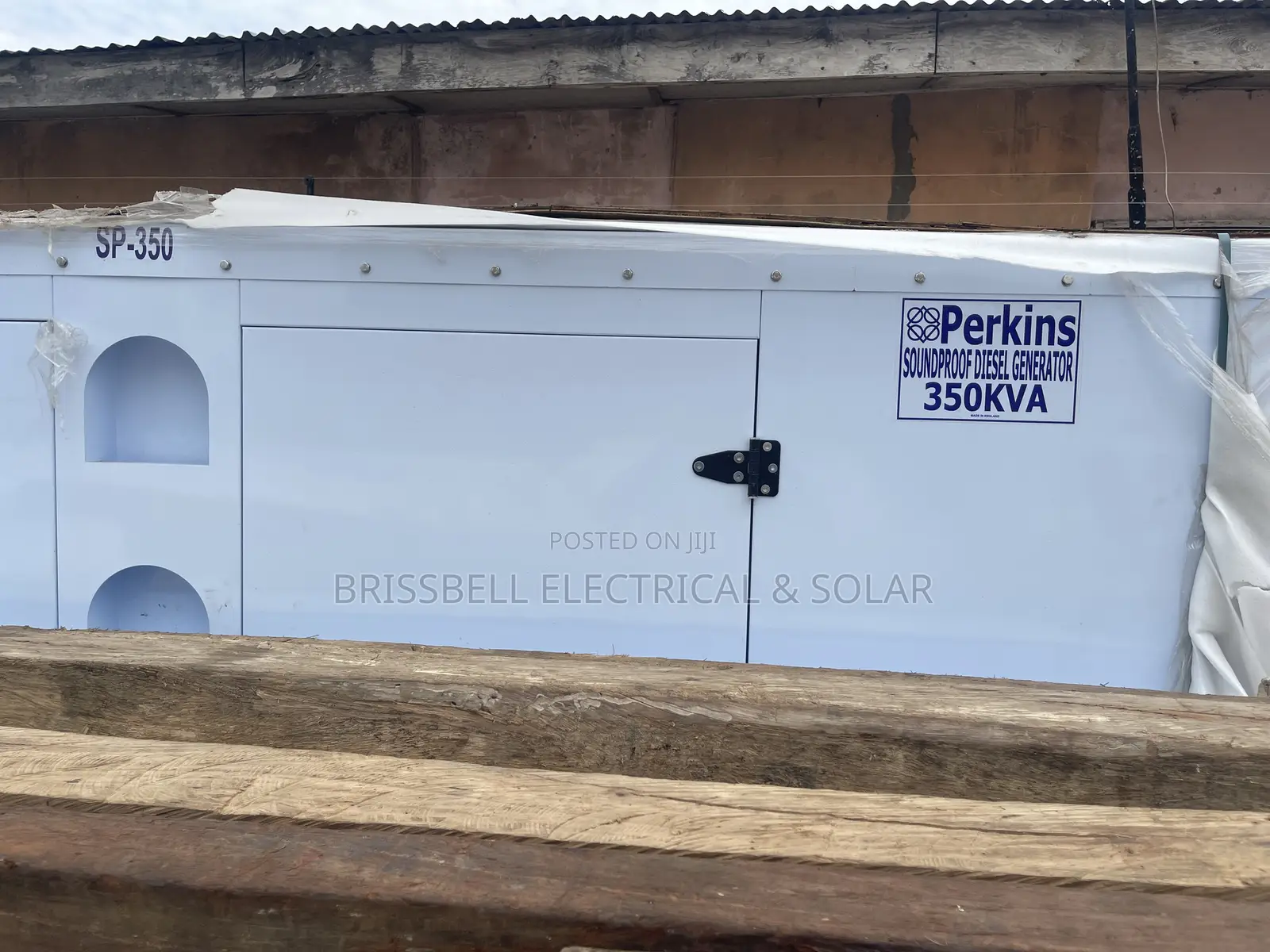Original England Perkins Soundproof Diesel Generator 350kva