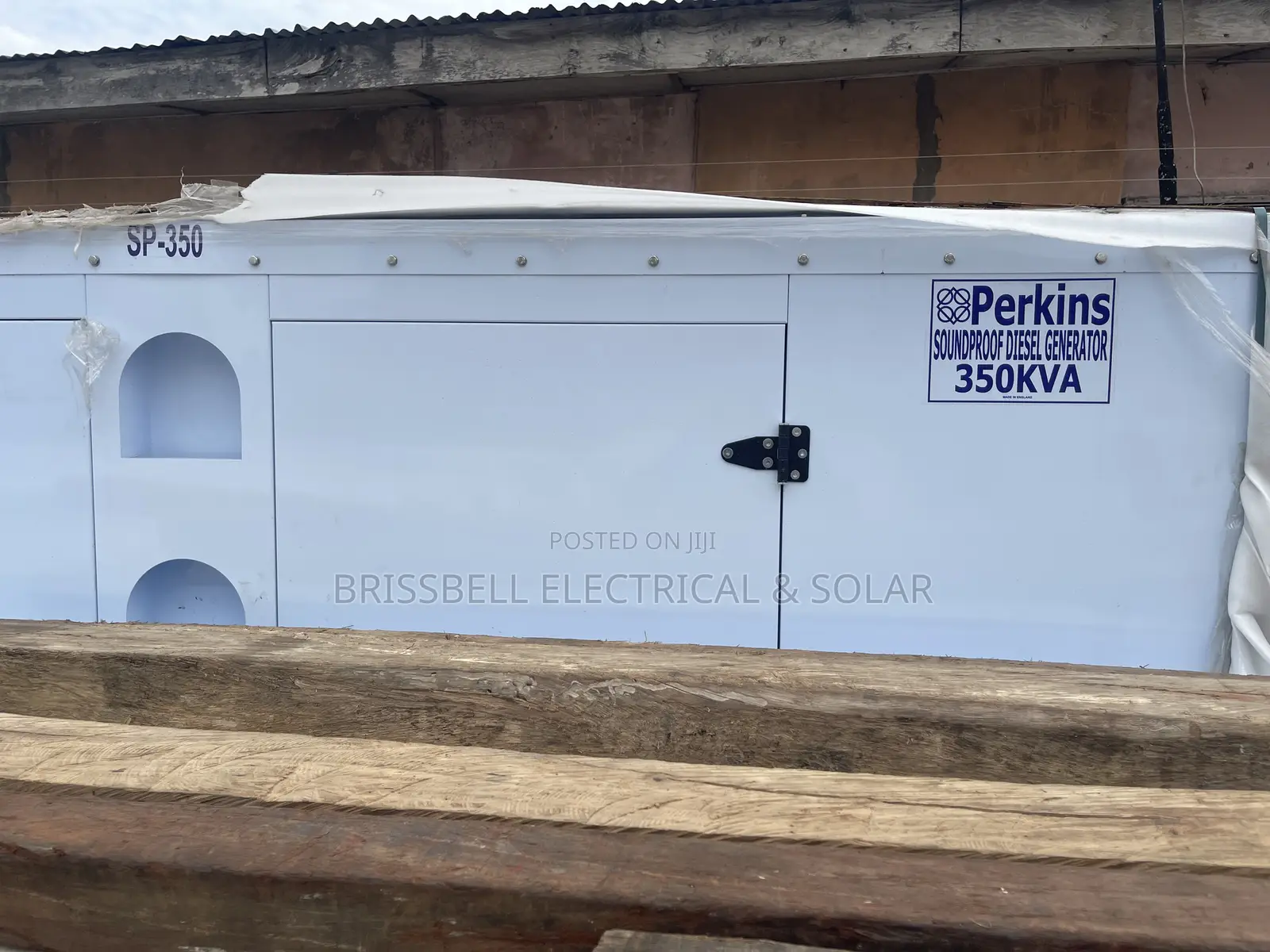 Original England Perkins Soundproof Diesel Generator 350kva