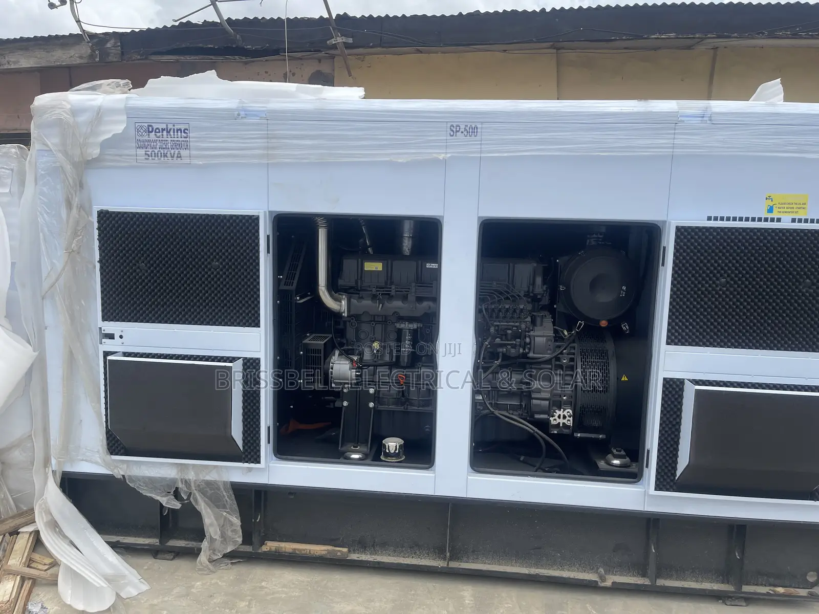 Original England Perkins Soundproof Diesel Generator 500kva