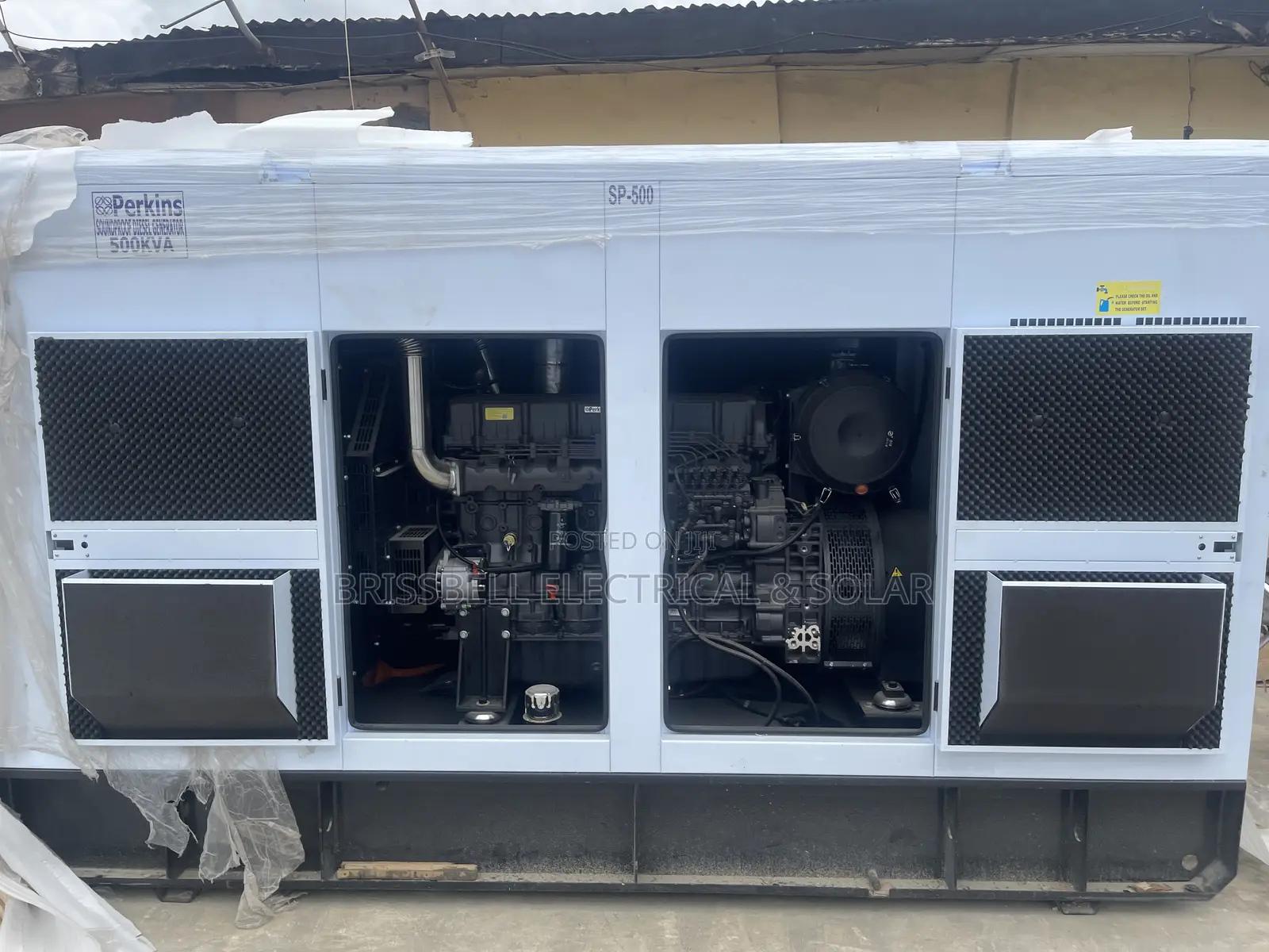 Original England Perkins Soundproof Diesel Generator 500kva