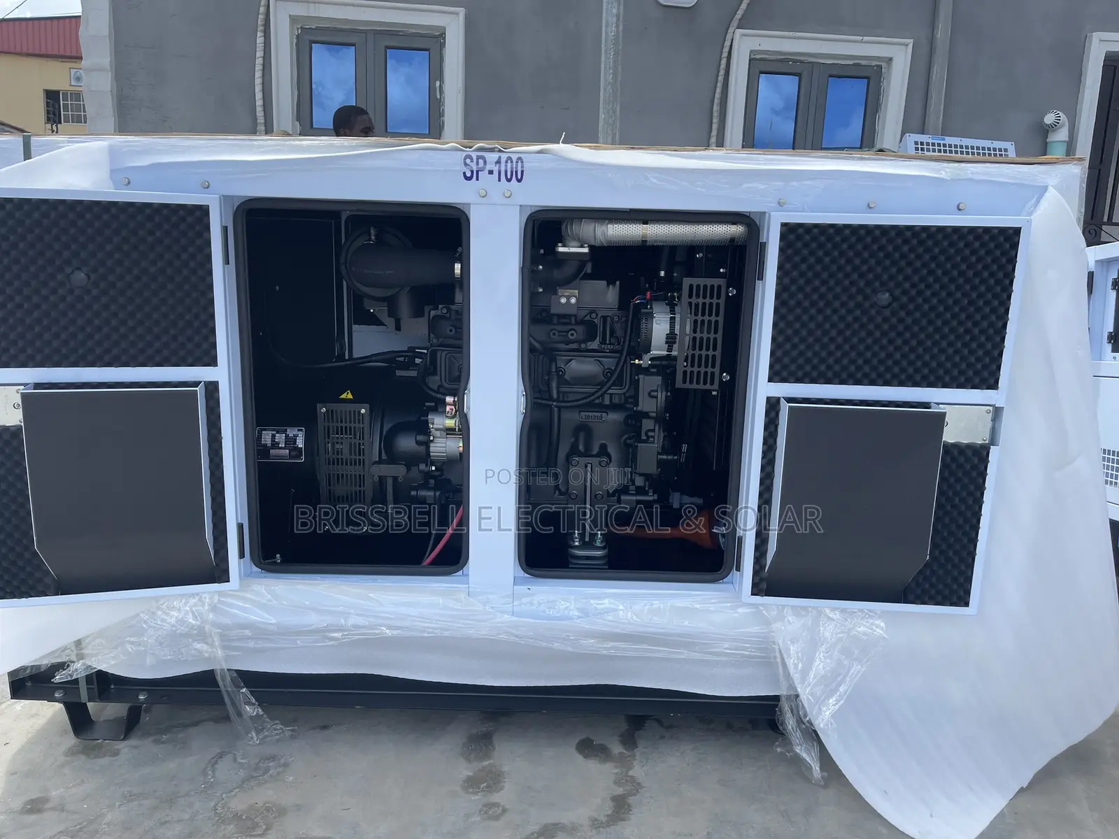 Original England Perkins Soundproof Diesel Generator 100kva