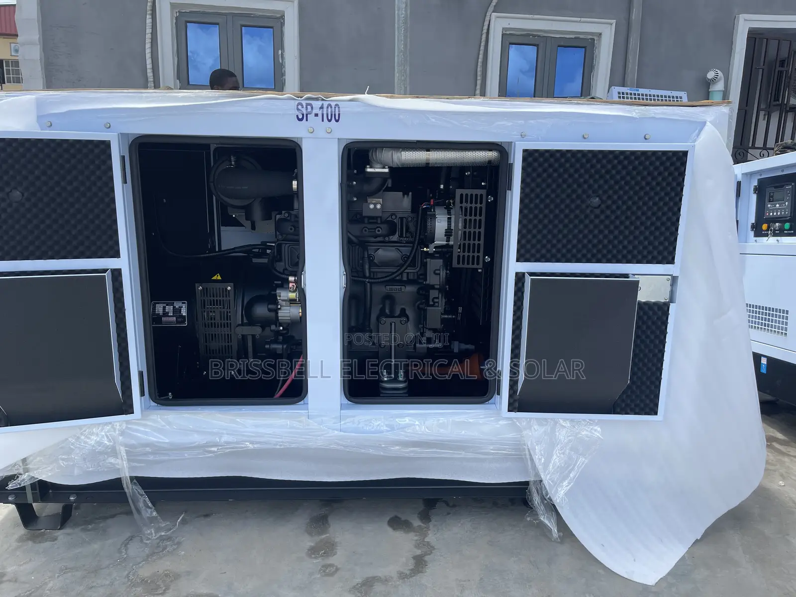 Original England Perkins Soundproof Diesel Generator 100kva
