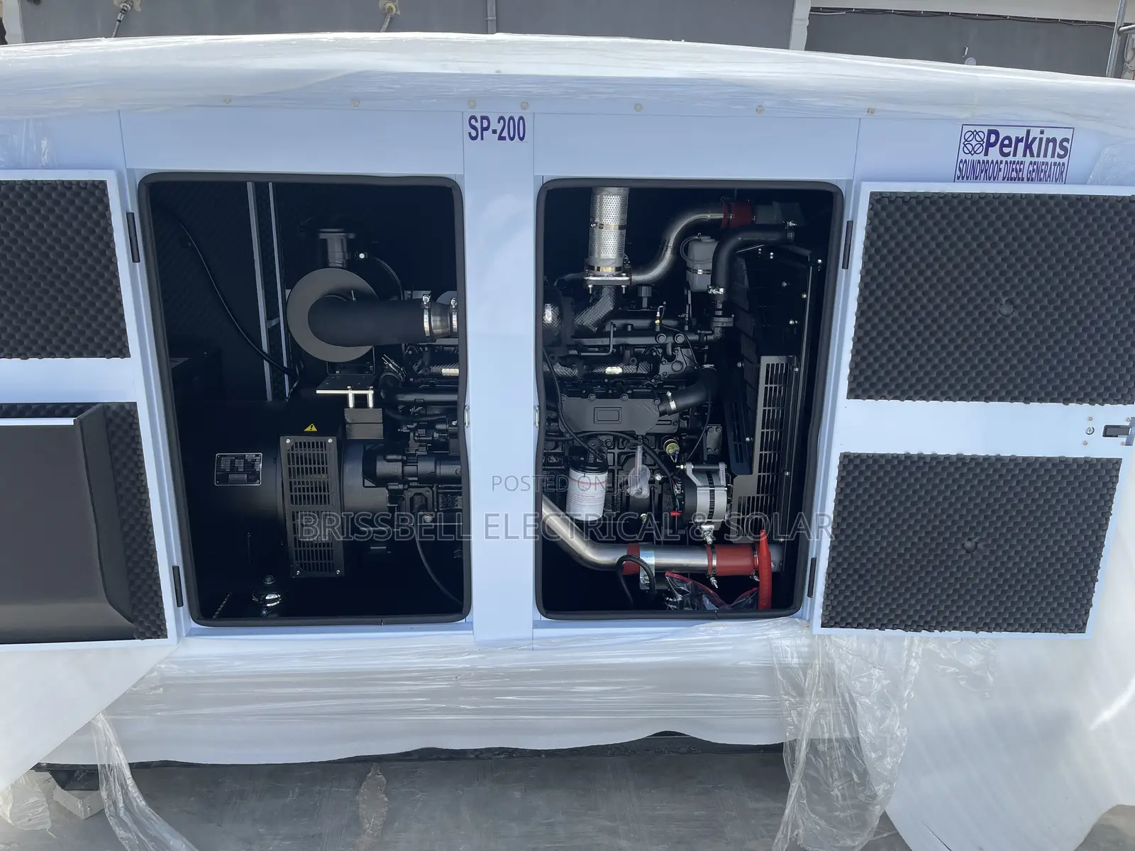 Original England Perkins Soundproof Diesel Generator 200kva