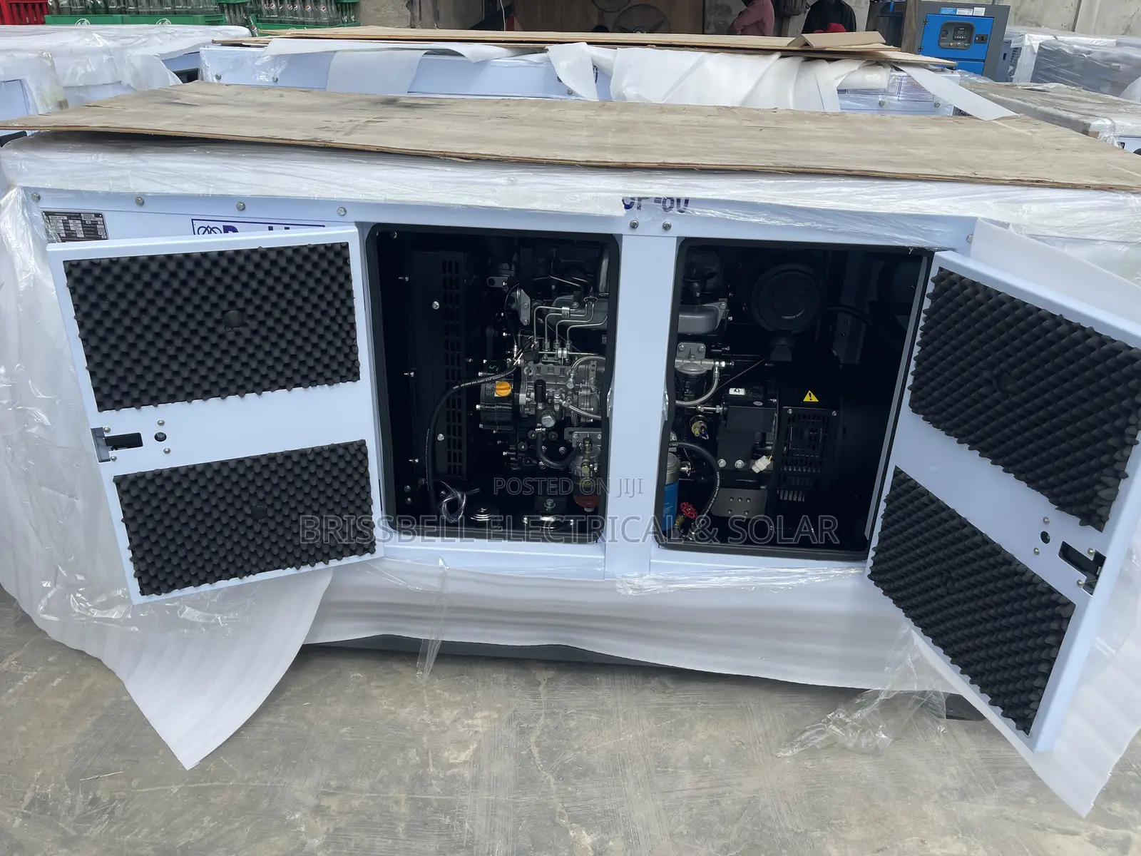 Original England Perkins Soundproof Diesel Generator 80kva