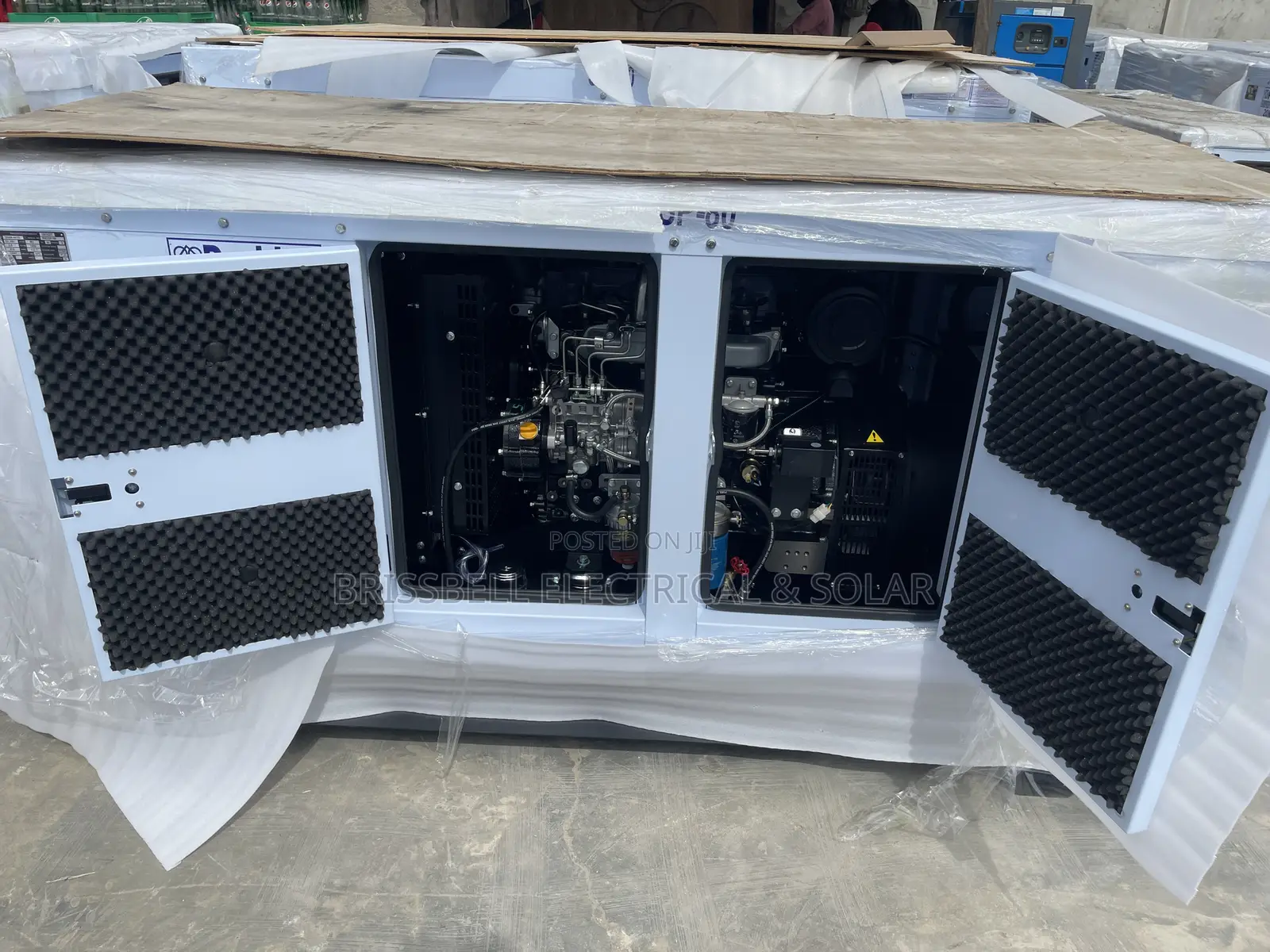 Original England Perkins Soundproof Diesel Generator 80kva