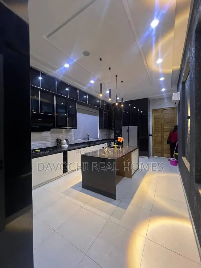 Furnished 5bdrm Duplex in Ikota for rent
