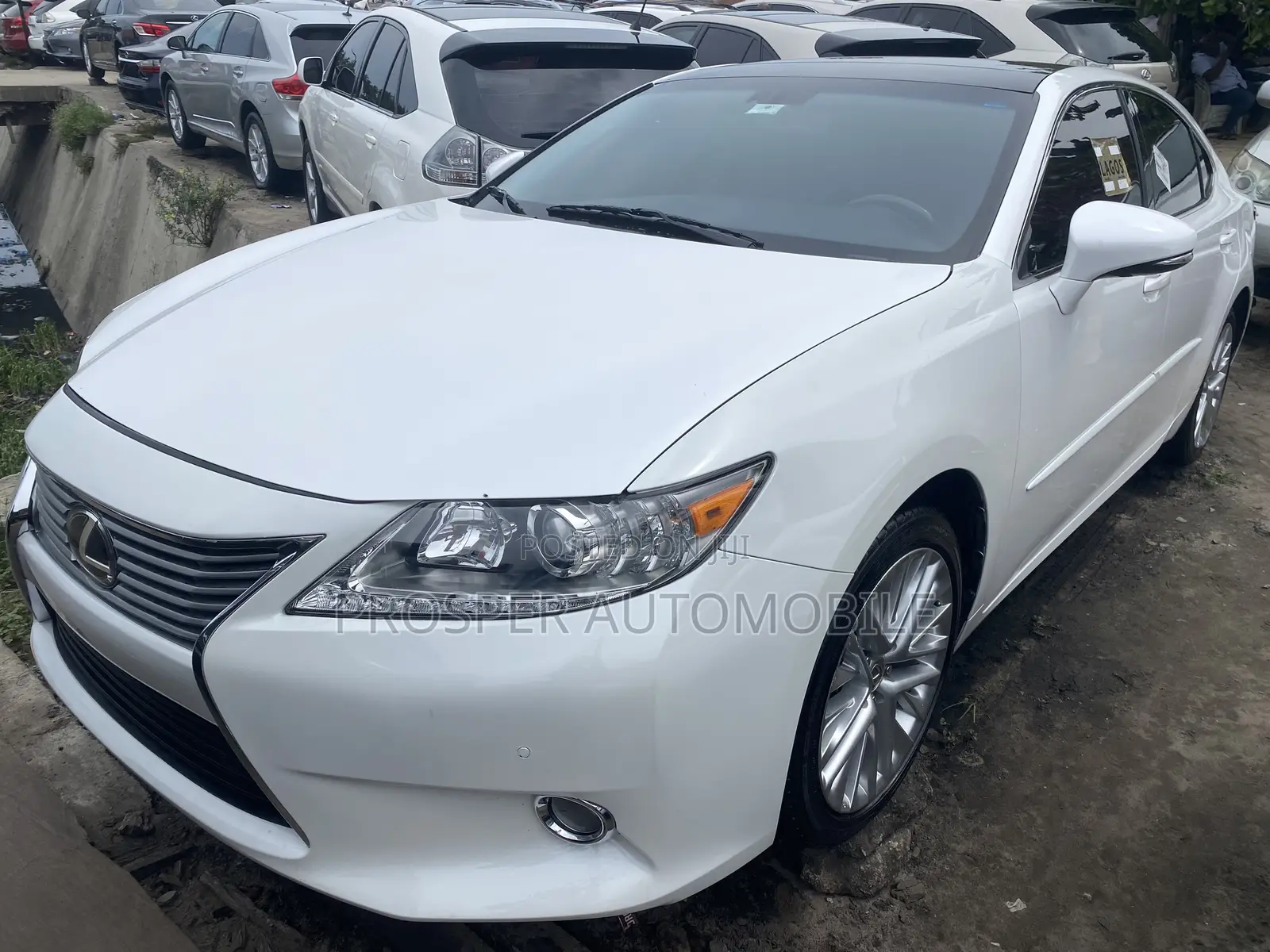 Lexus ES 350 FWD 2013 White