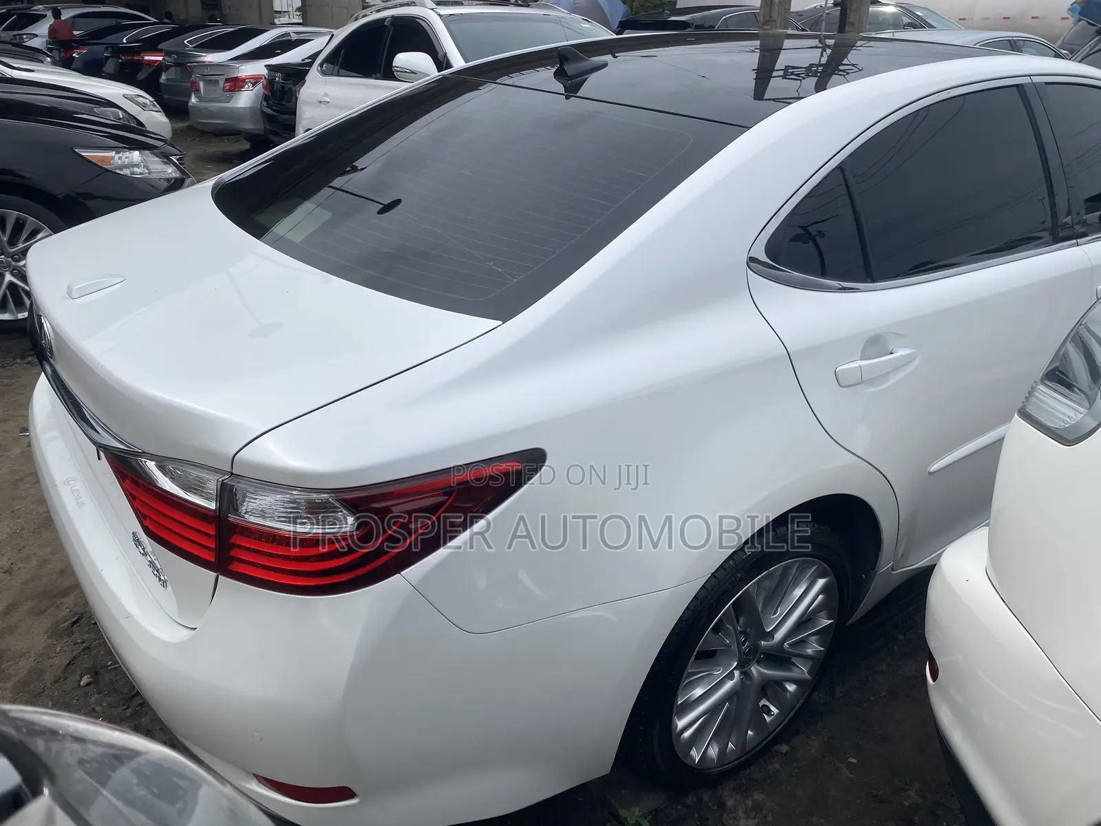 Lexus ES 350 FWD 2013 White