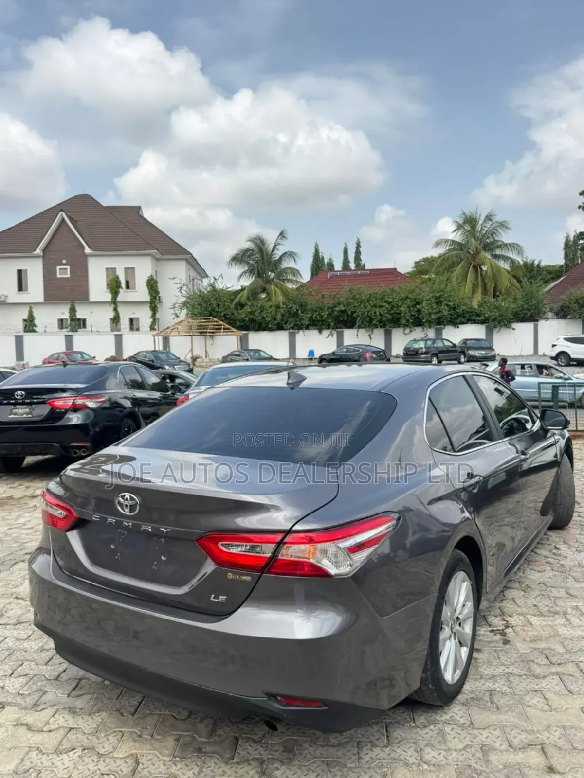 Toyota Camry LE (2.5L 4cyl 8A) 2019 Gray