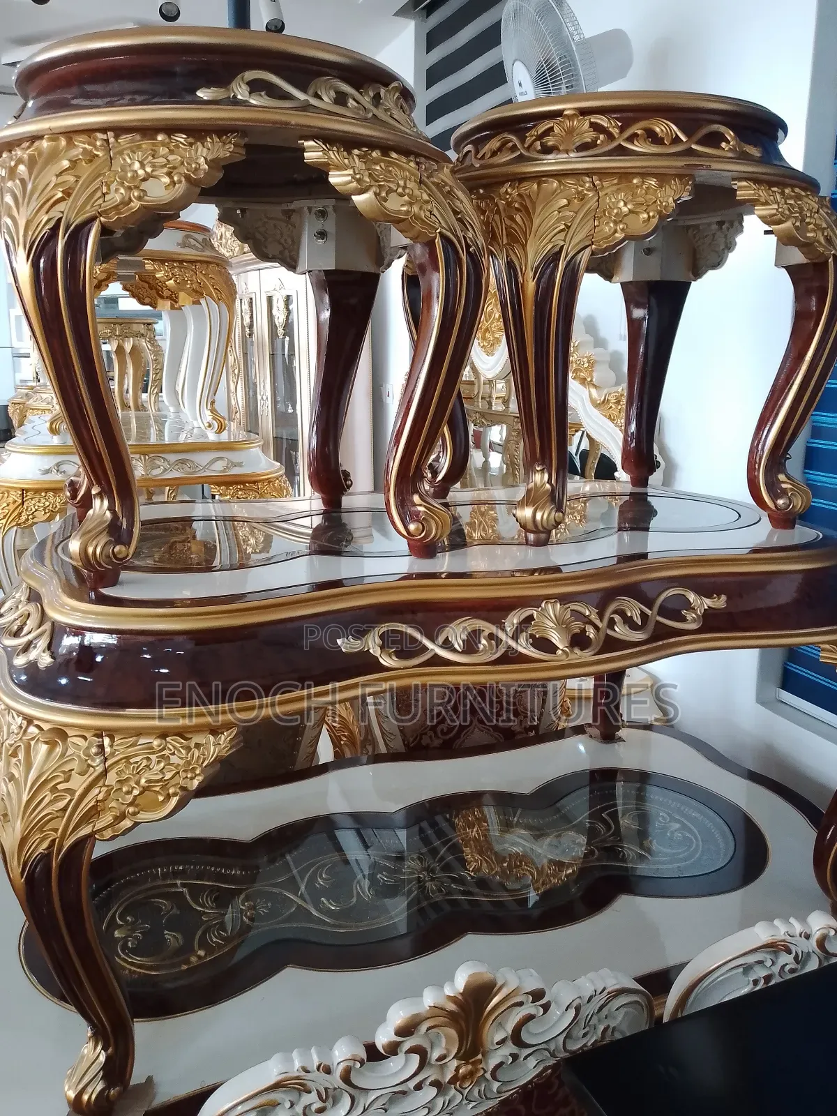 Royal Center Table With 2 Side Stools
