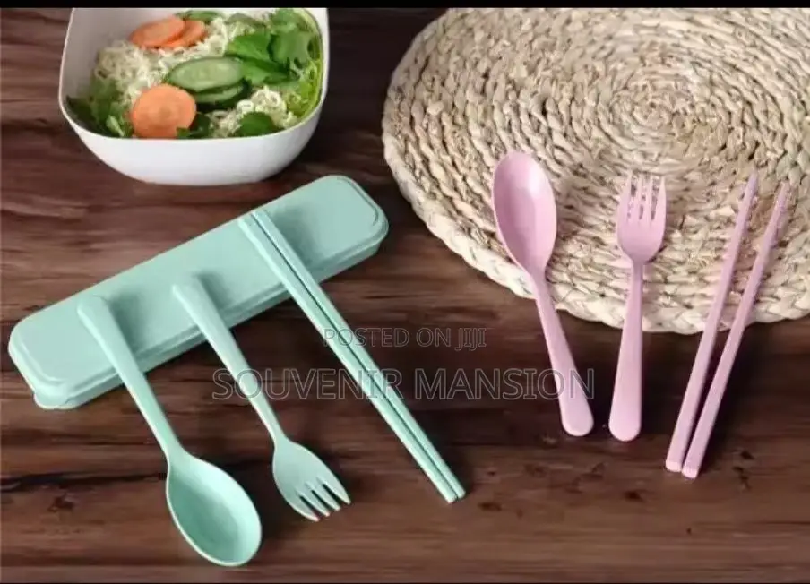 Cutlery Set With Storage Box